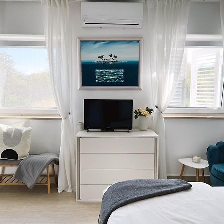 Modern Apartment In The Heart Of Njivice Exteriér fotografie