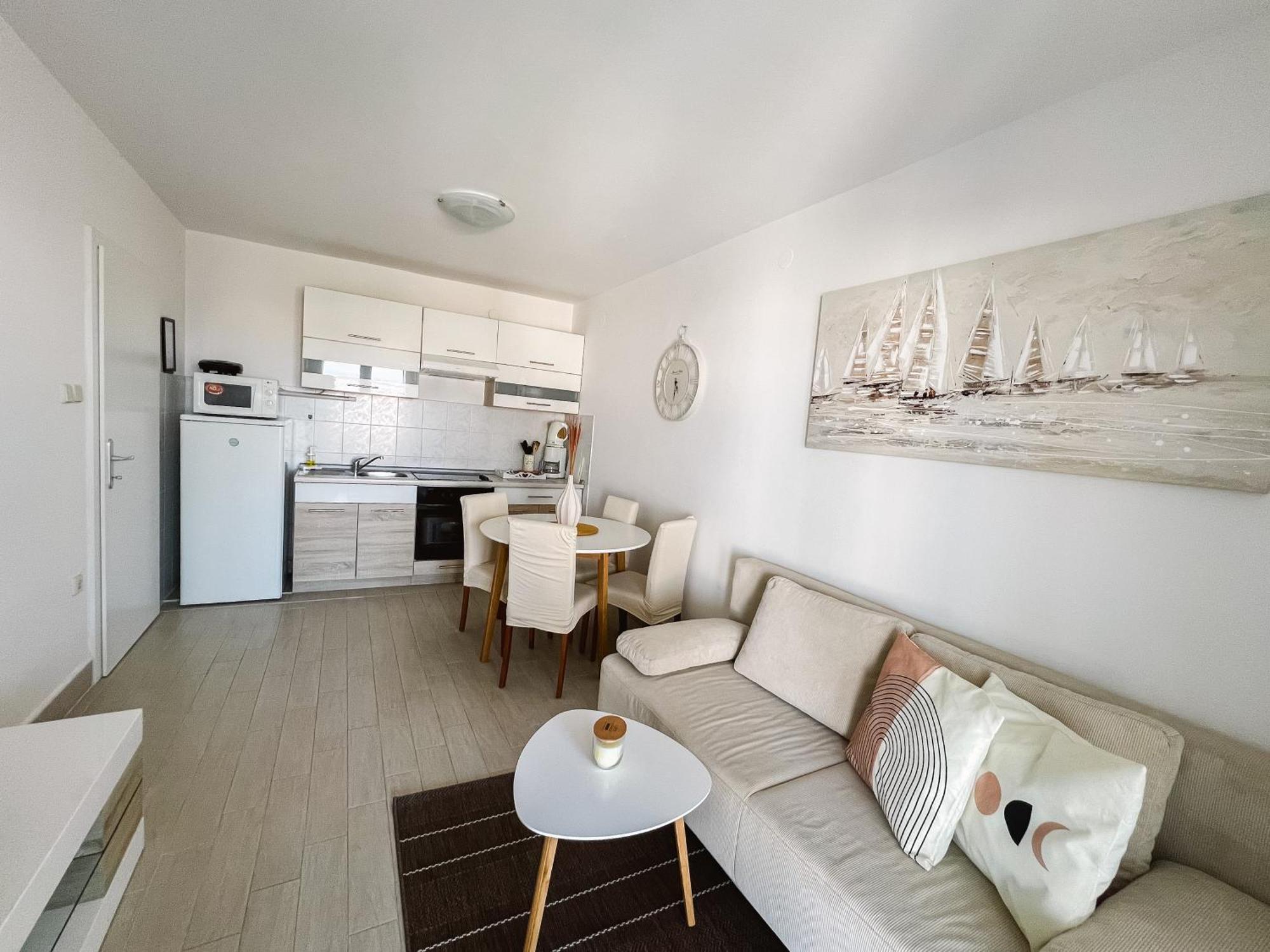 Modern Apartment In The Heart Of Njivice Exteriér fotografie